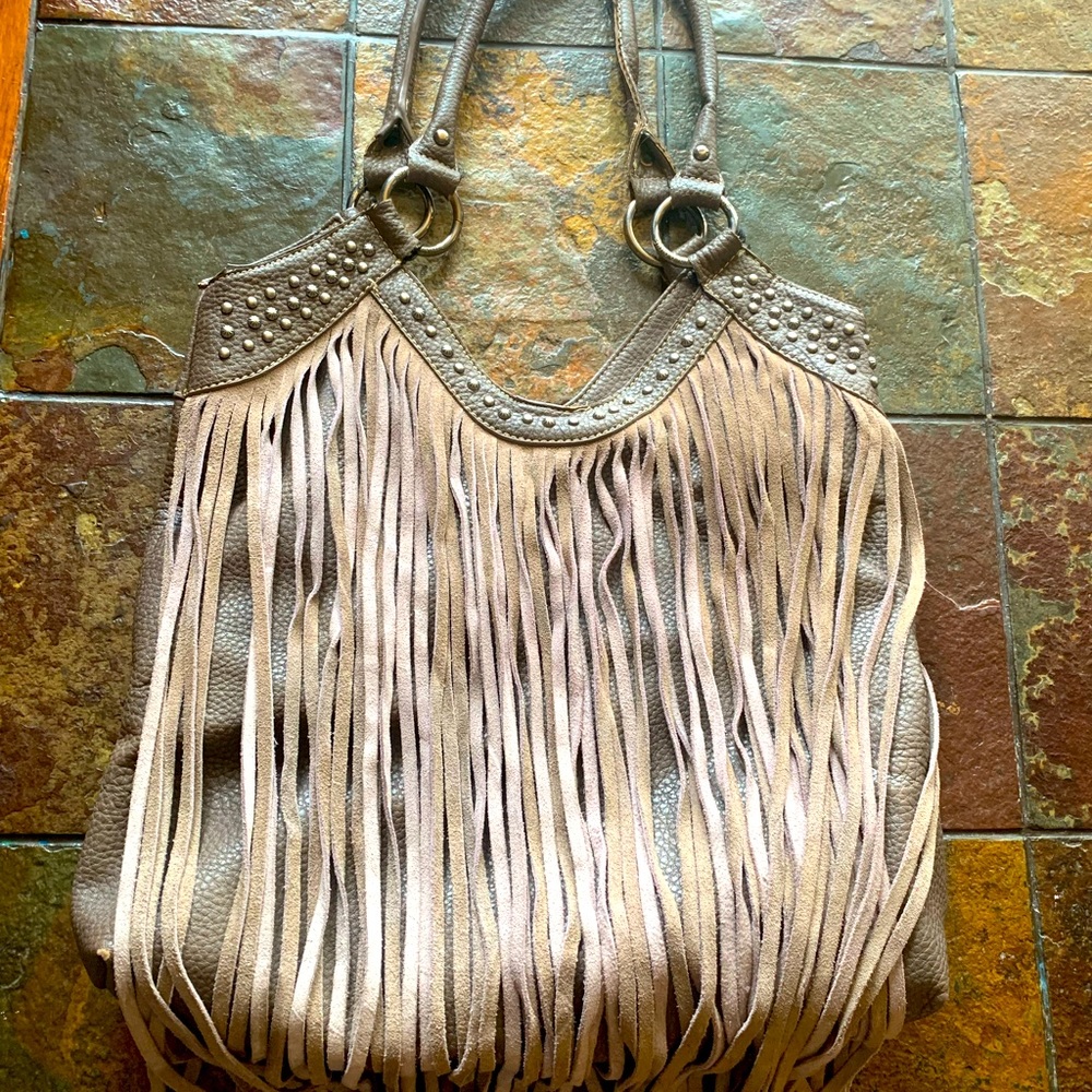 Shyanne fringe purse. Super cute! Zipper pocket inside. GUC.